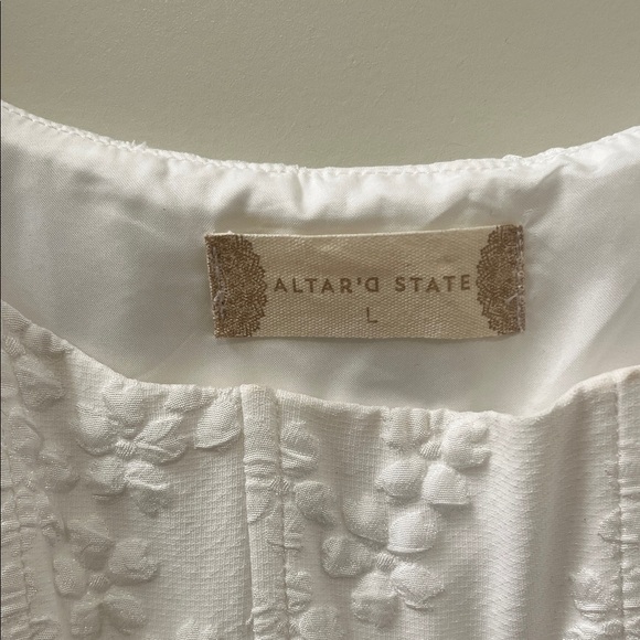 Altar’d State: Elegant White Embroidered Women's Corset Top with Boning - Picture 4 of 8